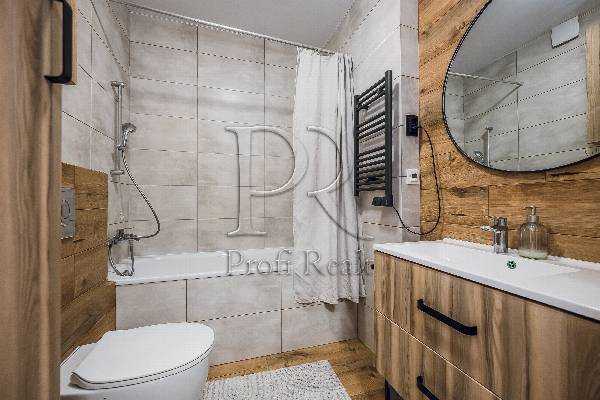 Продаж 2-кімнатної квартири 72 м², Єдності вул., 2