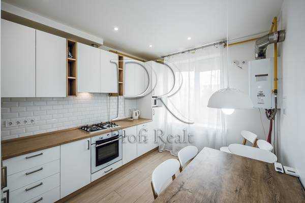 Продаж 2-кімнатної квартири 60 м², Печерська вул., 24