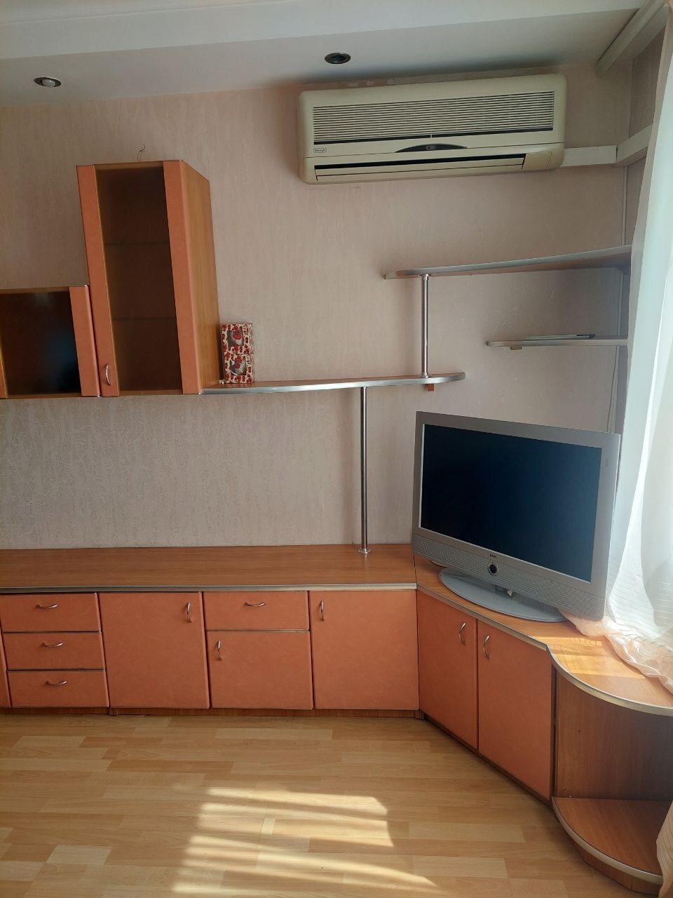Аренда 3-комнатной квартиры 68 м², Амвросия Бучмы ул., 8