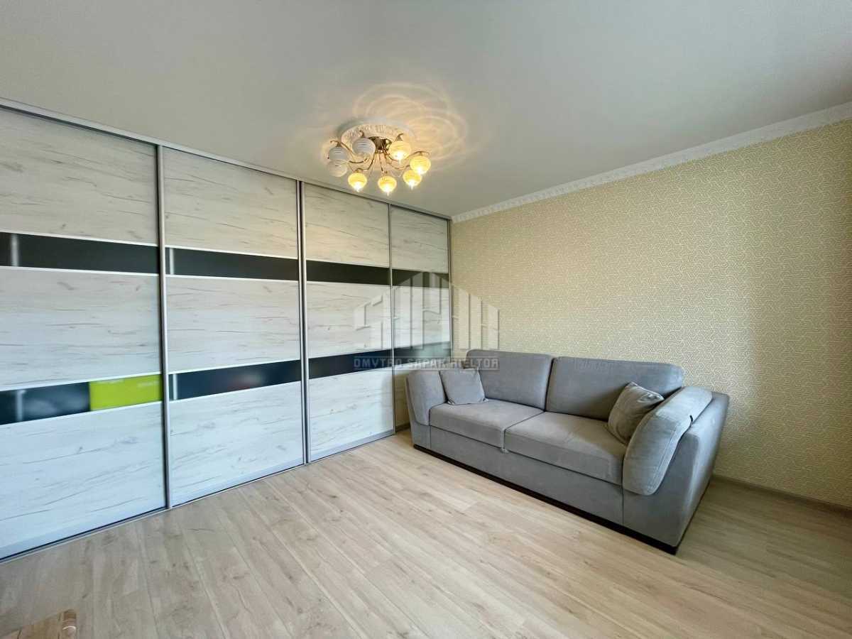 Продажа 2-комнатной квартиры 56.2 м², Владимира Антоновича ул., 102