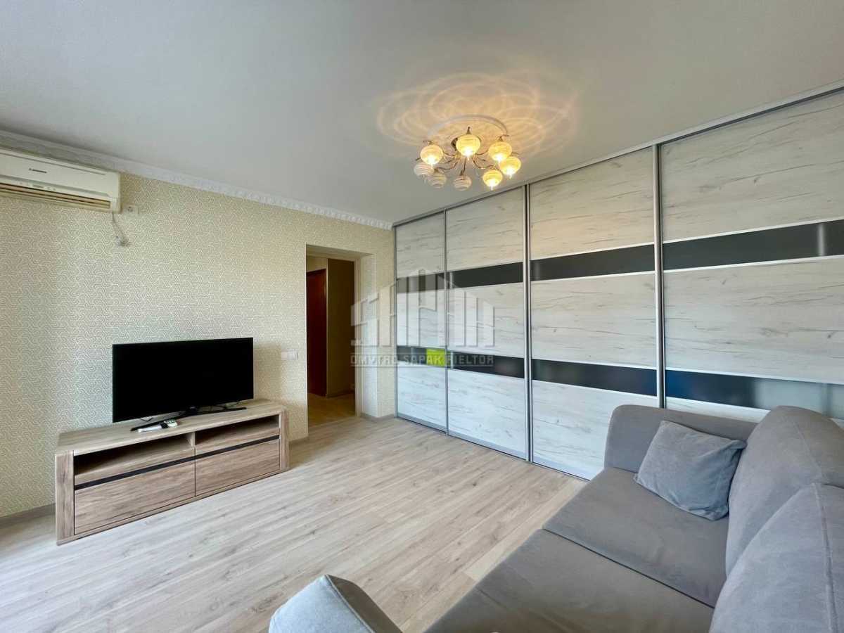 Продажа 2-комнатной квартиры 56.2 м², Владимира Антоновича ул., 102