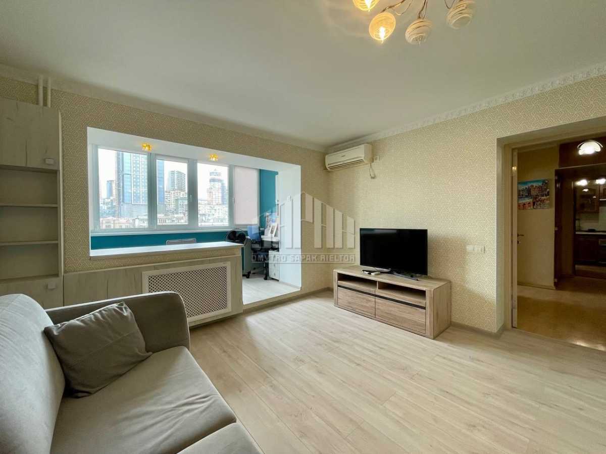 Продажа 2-комнатной квартиры 56.2 м², Владимира Антоновича ул., 102