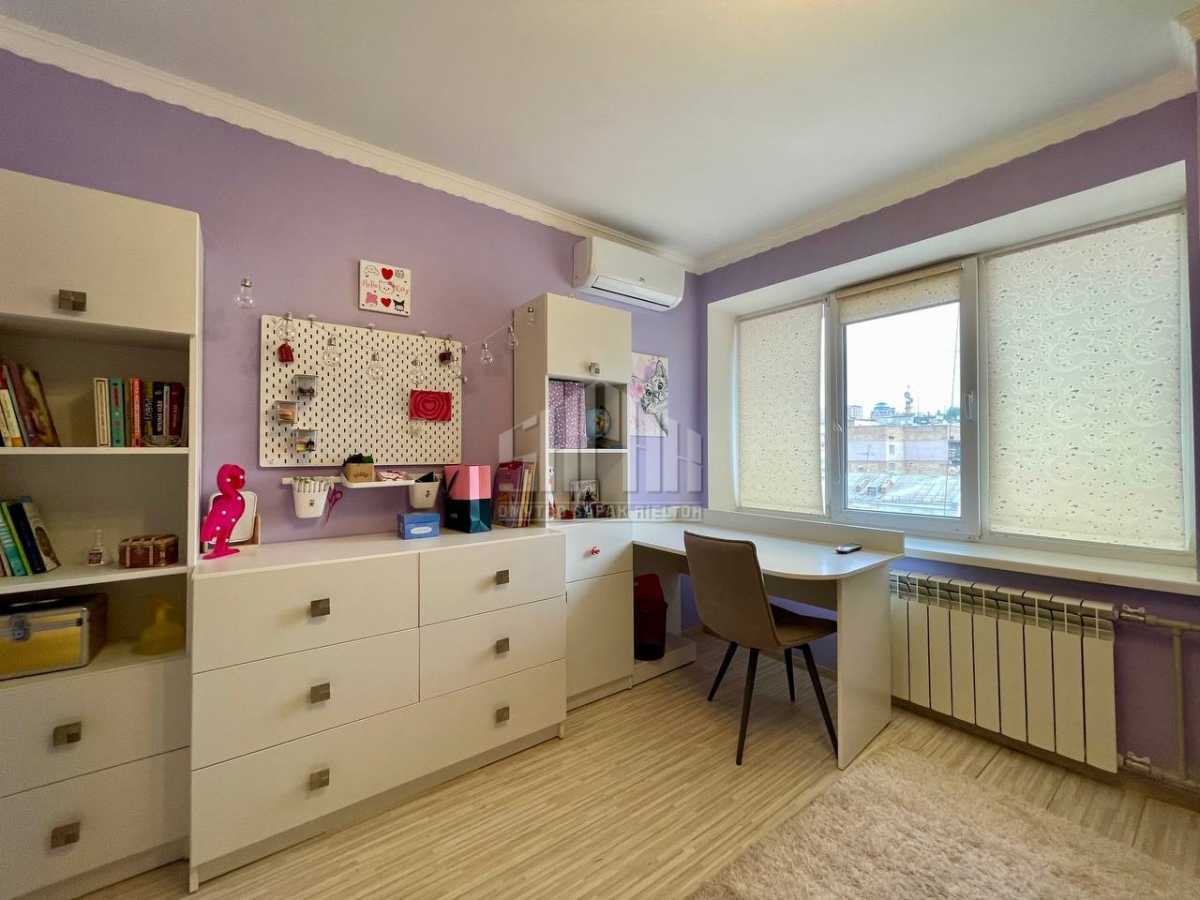 Продажа 2-комнатной квартиры 56.2 м², Владимира Антоновича ул., 102
