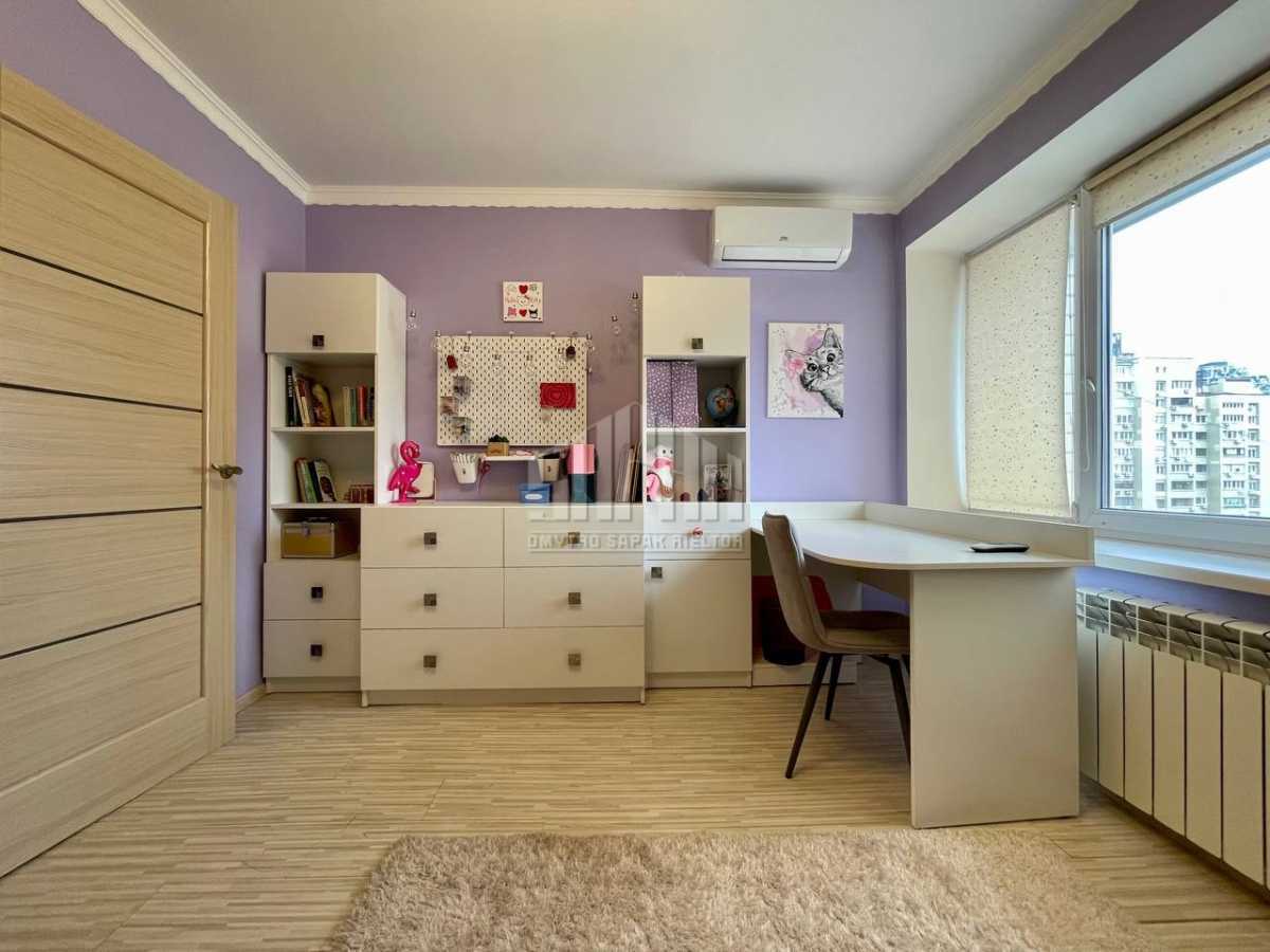 Продажа 2-комнатной квартиры 56.2 м², Владимира Антоновича ул., 102