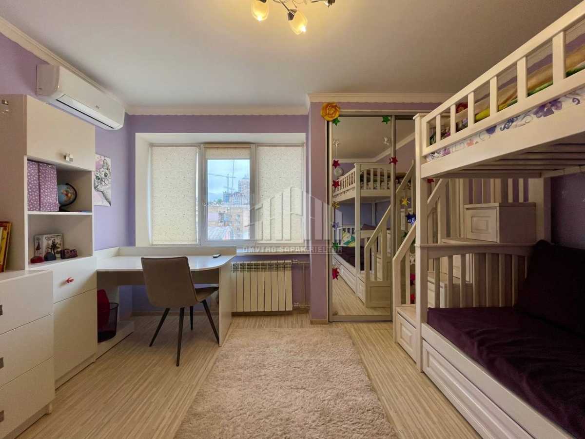 Продажа 2-комнатной квартиры 56.2 м², Владимира Антоновича ул., 102