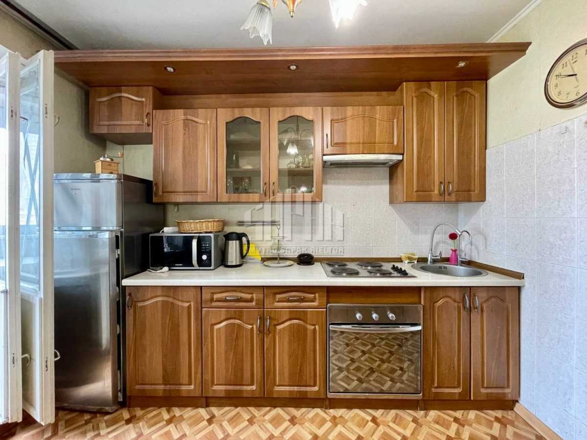 Продажа 2-комнатной квартиры 56.2 м², Владимира Антоновича ул., 102