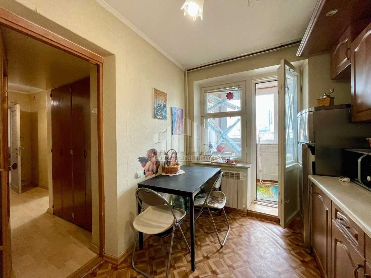 Продажа 2-комнатной квартиры 56.2 м², Владимира Антоновича ул., 102