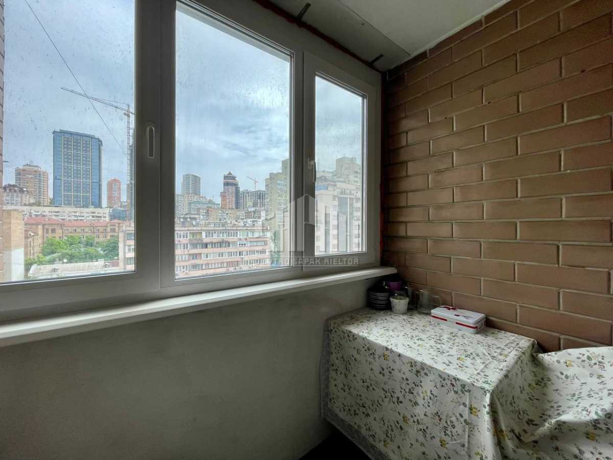 Продажа 2-комнатной квартиры 56.2 м², Владимира Антоновича ул., 102