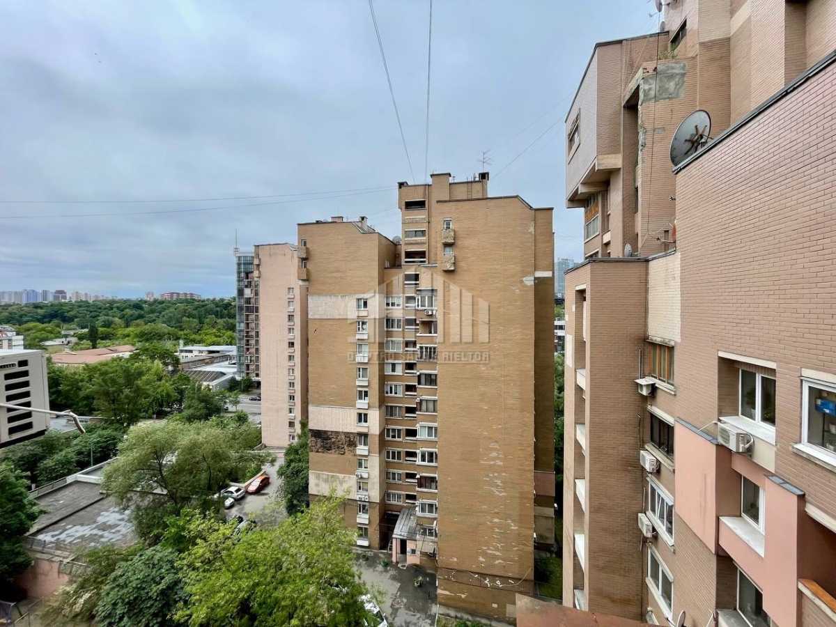 Продажа 2-комнатной квартиры 56.2 м², Владимира Антоновича ул., 102