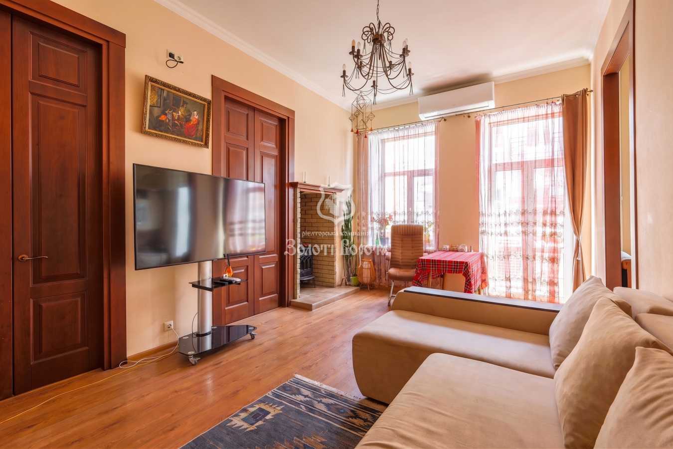Продажа 3-комнатной квартиры 64 м², Набережно-Крещатицкая ул., 7