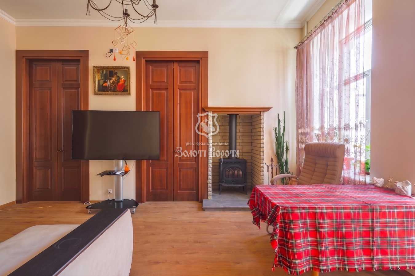 Продажа 3-комнатной квартиры 64 м², Набережно-Крещатицкая ул., 7