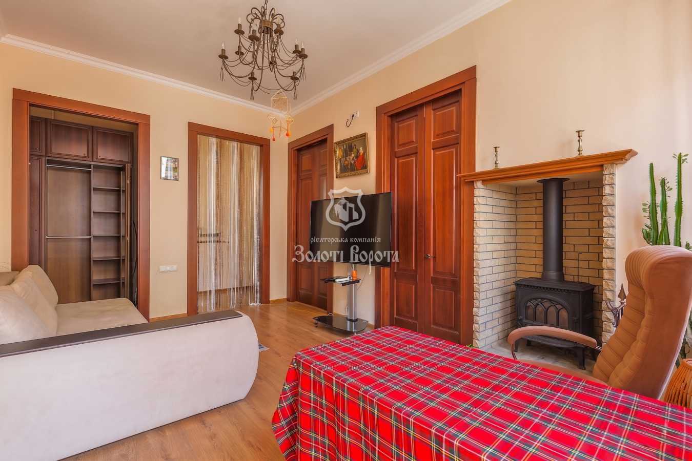 Продажа 3-комнатной квартиры 64 м², Набережно-Крещатицкая ул., 7
