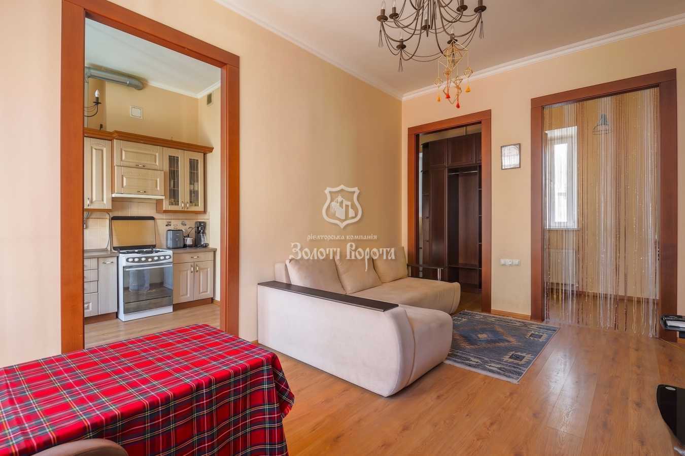 Продажа 3-комнатной квартиры 64 м², Набережно-Крещатицкая ул., 7