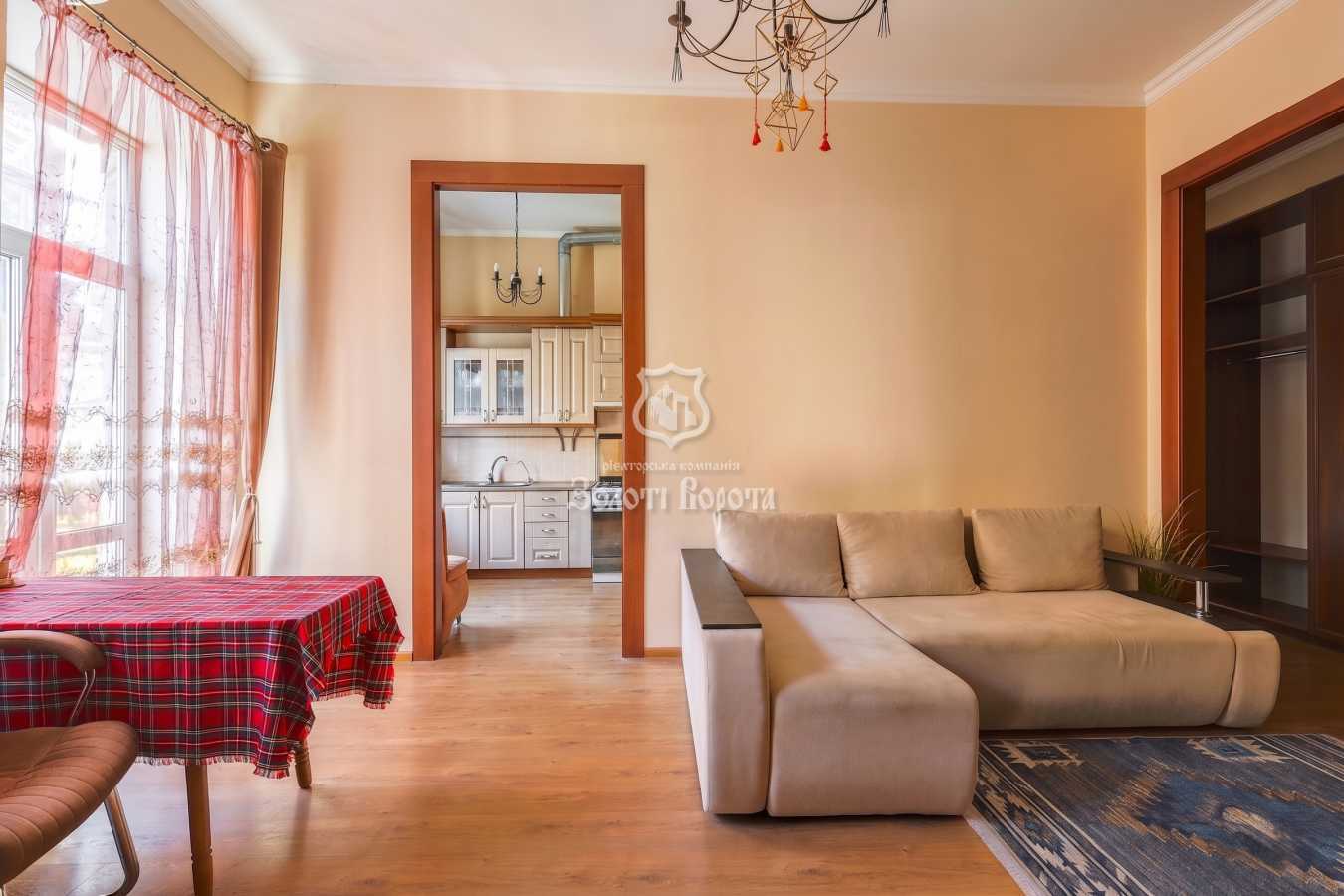 Продажа 3-комнатной квартиры 64 м², Набережно-Крещатицкая ул., 7