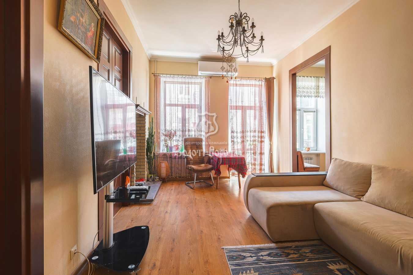Продажа 3-комнатной квартиры 64 м², Набережно-Крещатицкая ул., 7