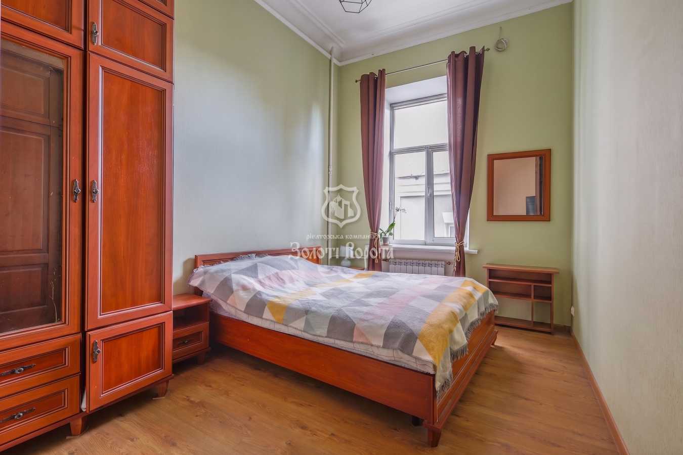 Продажа 3-комнатной квартиры 64 м², Набережно-Крещатицкая ул., 7