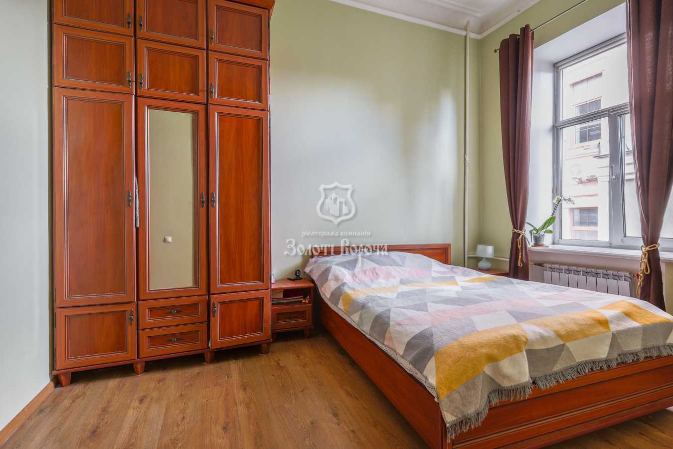 Продажа 3-комнатной квартиры 64 м², Набережно-Крещатицкая ул., 7