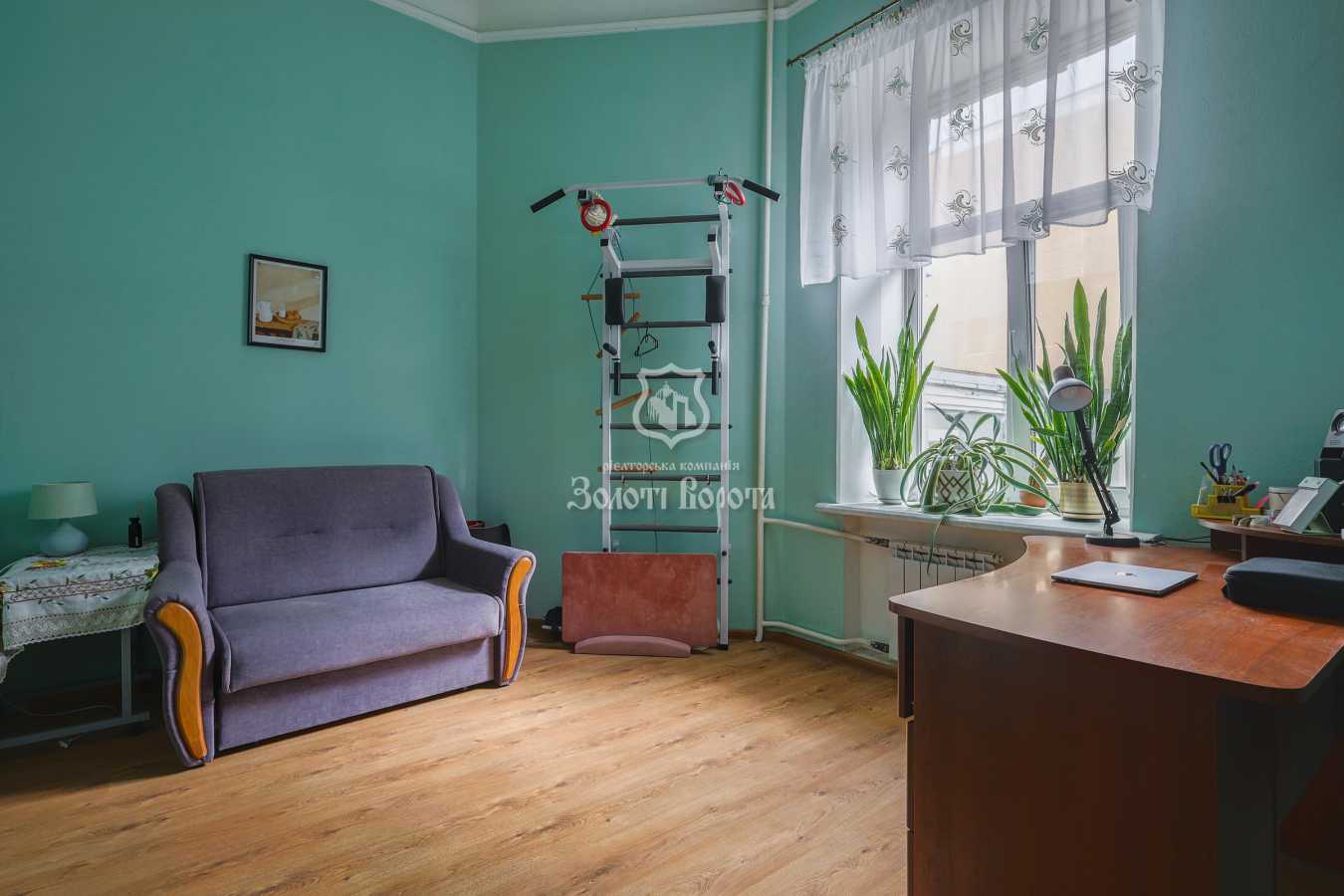 Продажа 3-комнатной квартиры 64 м², Набережно-Крещатицкая ул., 7