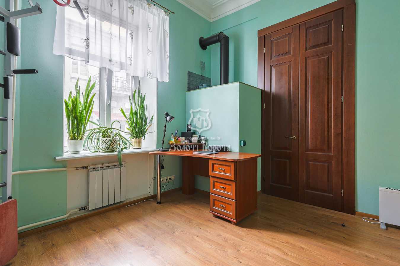 Продажа 3-комнатной квартиры 64 м², Набережно-Крещатицкая ул., 7