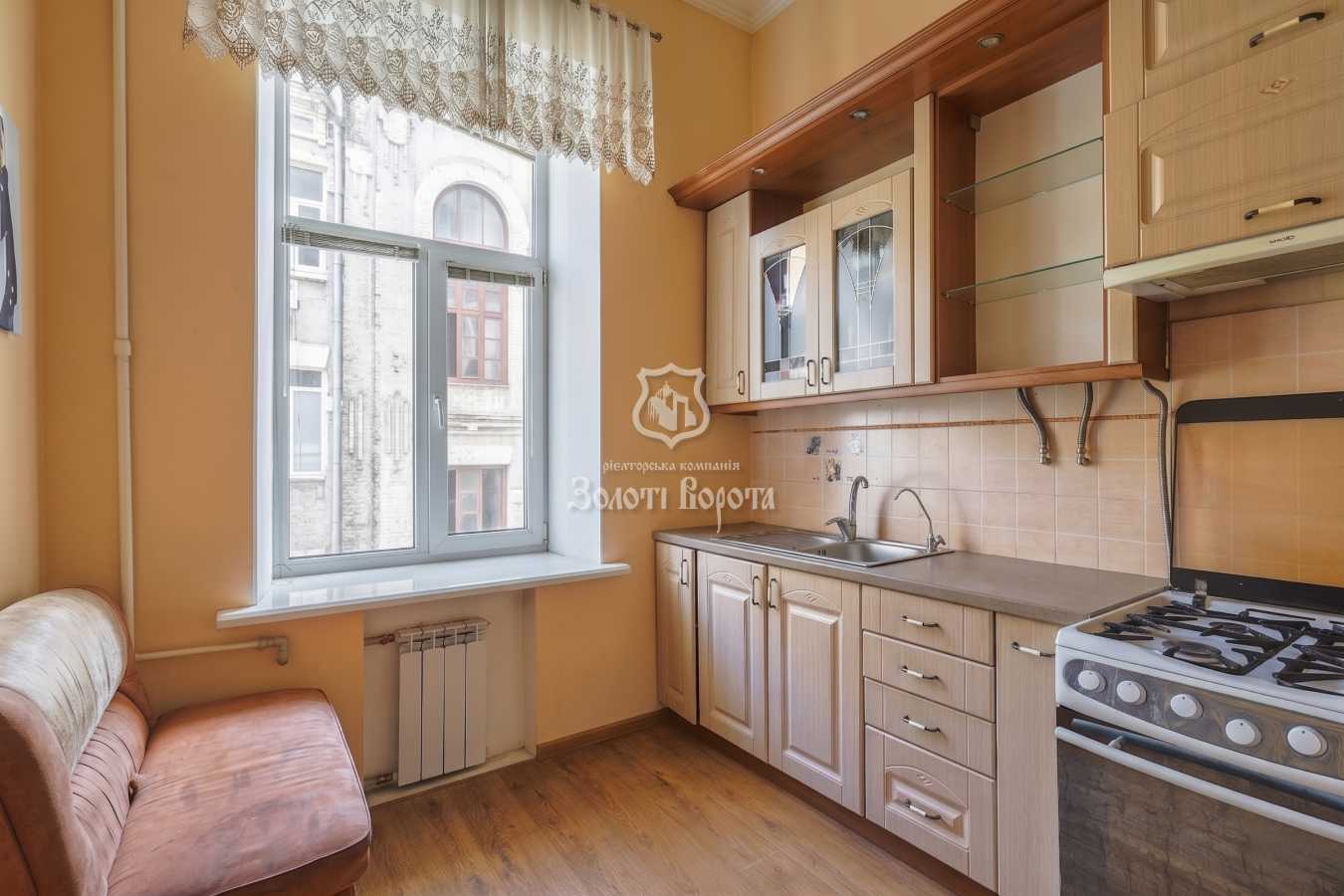 Продажа 3-комнатной квартиры 64 м², Набережно-Крещатицкая ул., 7