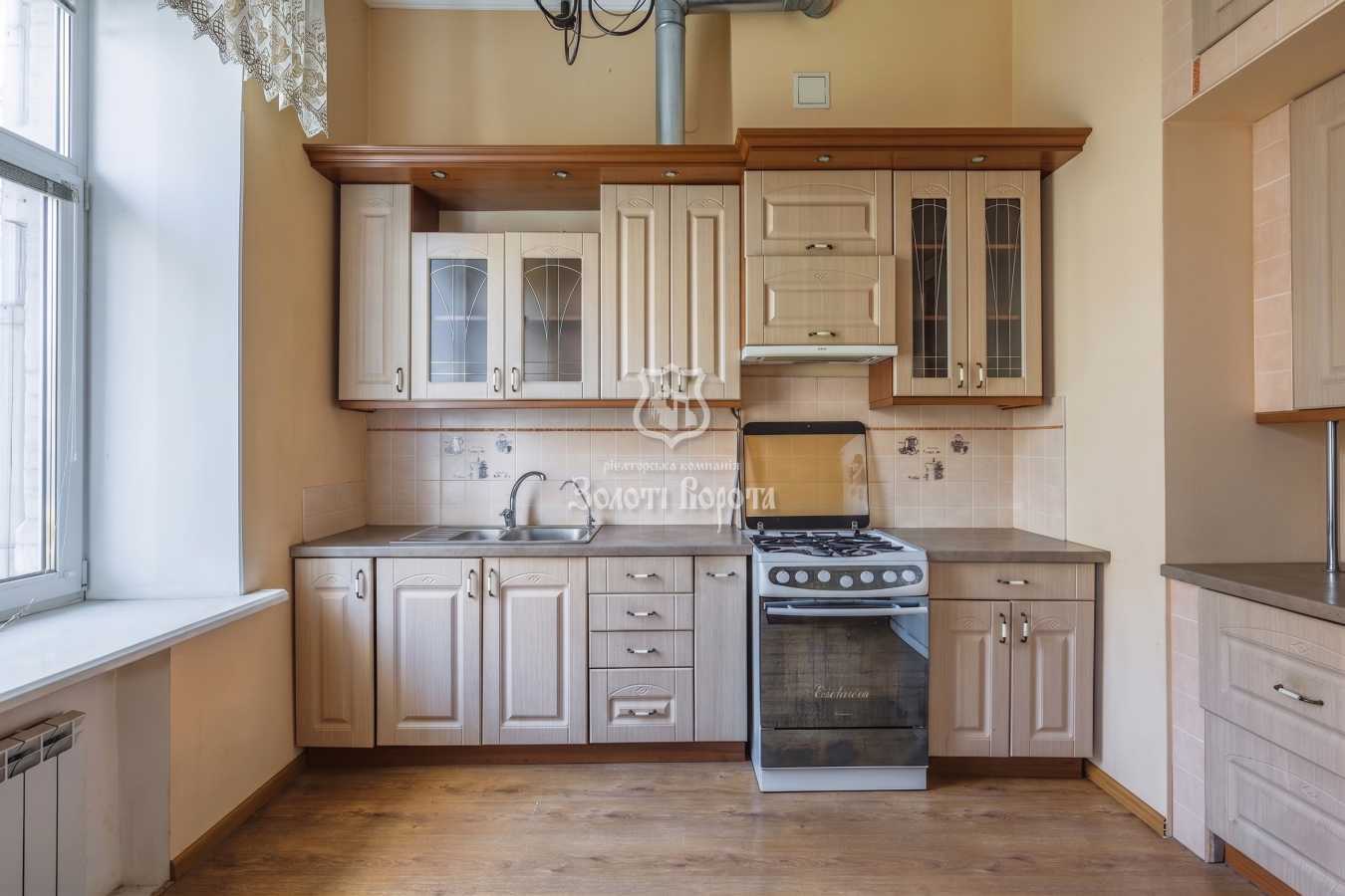 Продажа 3-комнатной квартиры 64 м², Набережно-Крещатицкая ул., 7