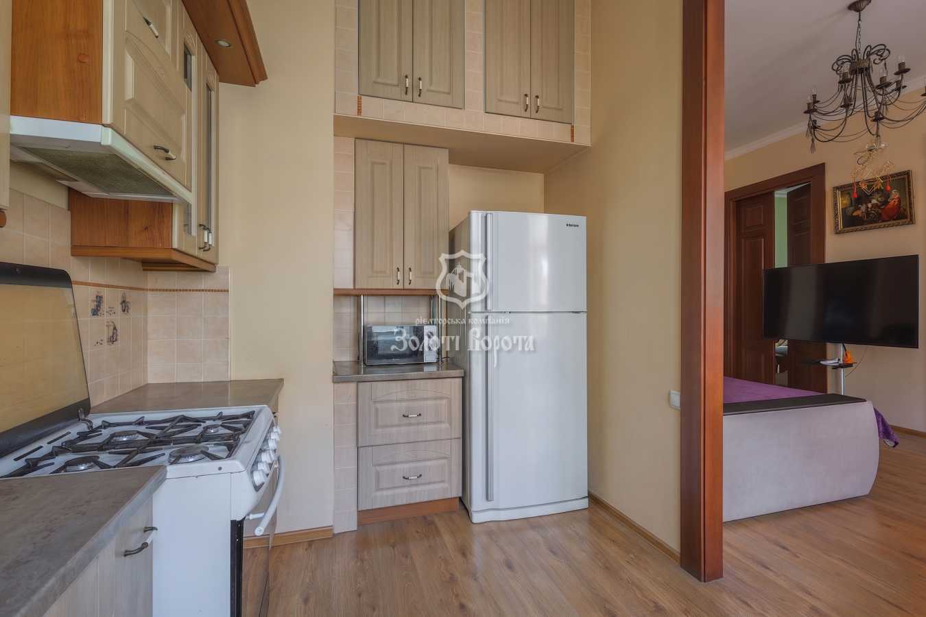 Продажа 3-комнатной квартиры 64 м², Набережно-Крещатицкая ул., 7