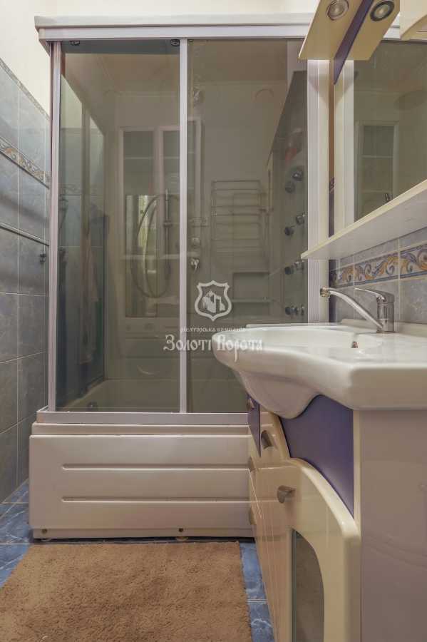 Продажа 3-комнатной квартиры 64 м², Набережно-Крещатицкая ул., 7