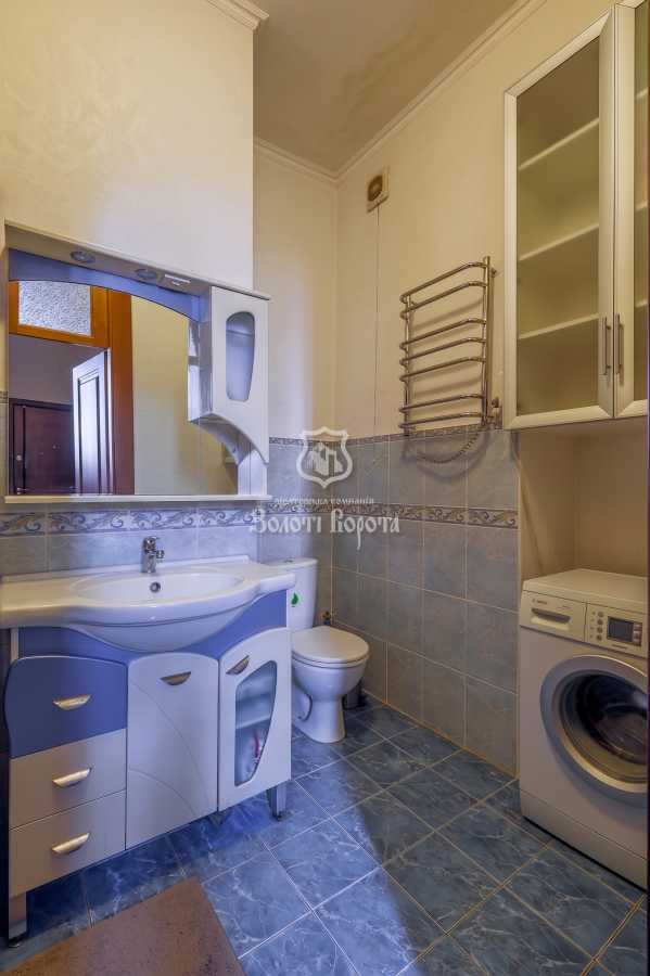Продажа 3-комнатной квартиры 64 м², Набережно-Крещатицкая ул., 7