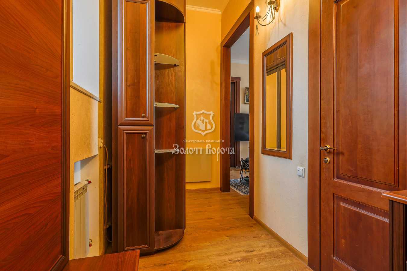 Продажа 3-комнатной квартиры 64 м², Набережно-Крещатицкая ул., 7