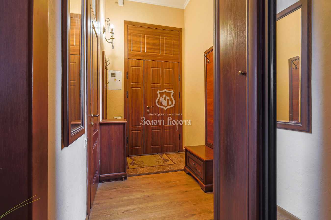 Продажа 3-комнатной квартиры 64 м², Набережно-Крещатицкая ул., 7