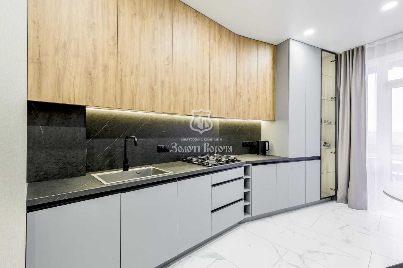 Продаж 1-кімнатної квартири 38 м², Героїв Небесної Сотні просп., 16/10