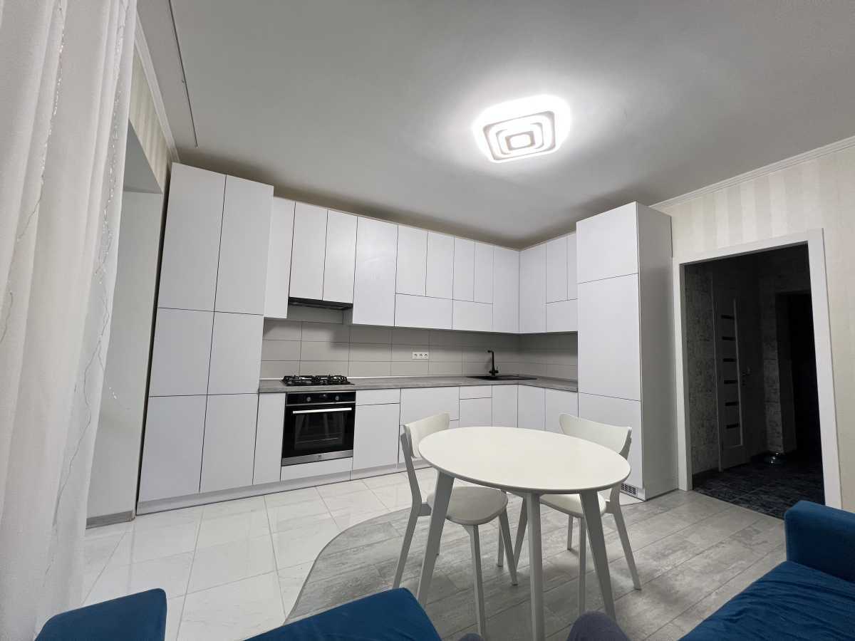 Продаж 1-кімнатної квартири 49 м², Лесі Українки вул., 2