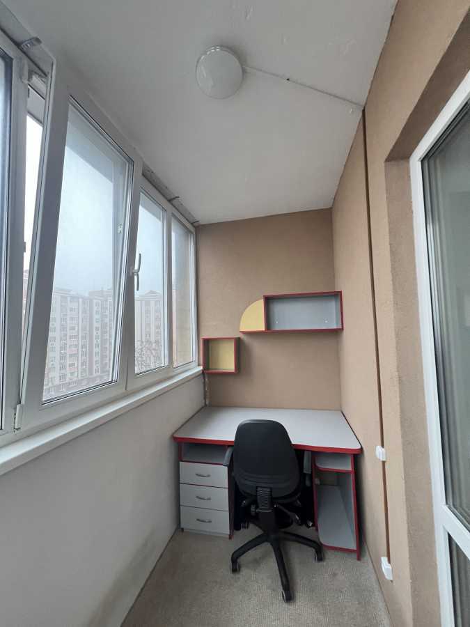 Продаж 1-кімнатної квартири 49 м², Лесі Українки вул., 2