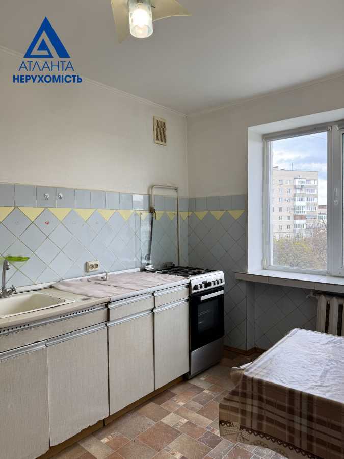 Продажа 3-комнатной квартиры 63.3 м², Молодежи просп.