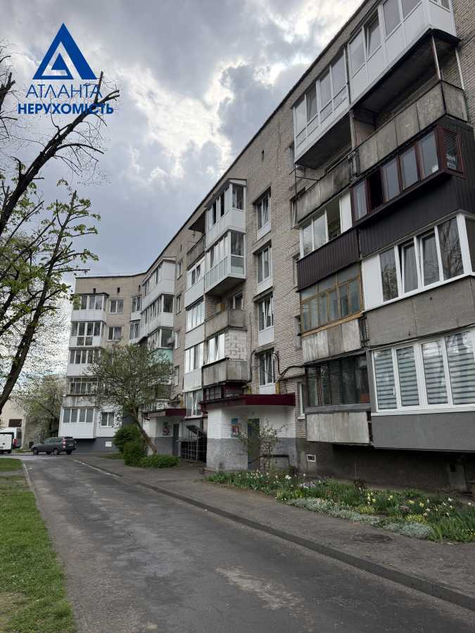 Продажа 3-комнатной квартиры 63.3 м², Молодежи просп.