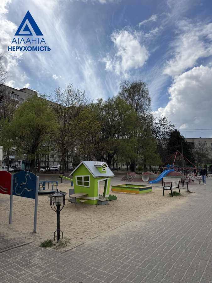 Продажа 3-комнатной квартиры 63.3 м², Молодежи просп.