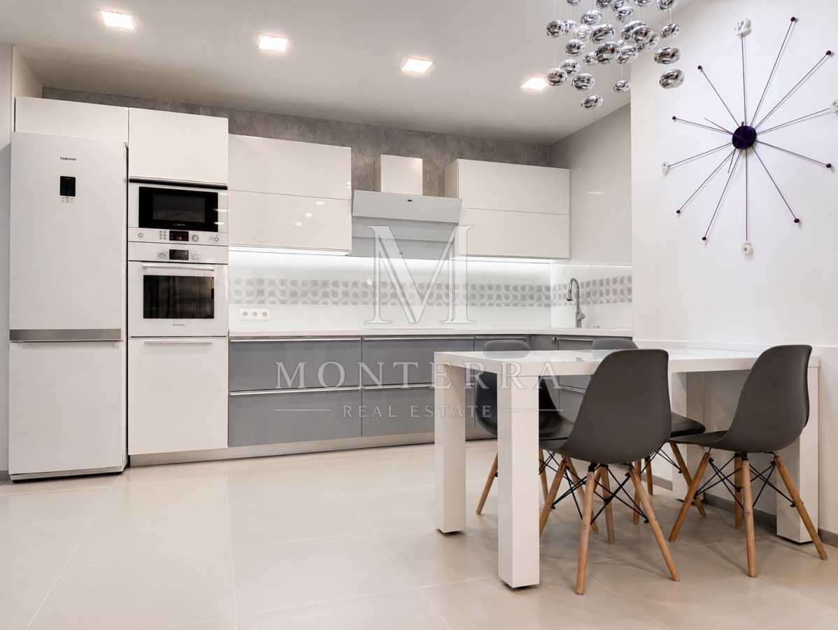 Продажа 2-комнатной квартиры 95.5 м², Вышгородская ул., 45/4