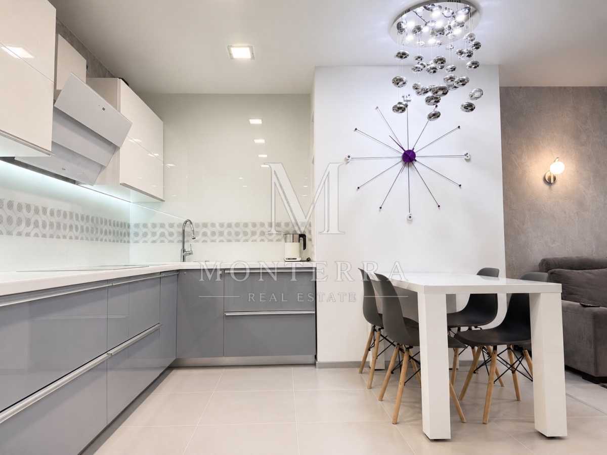 Продажа 2-комнатной квартиры 95.5 м², Вышгородская ул., 45/4
