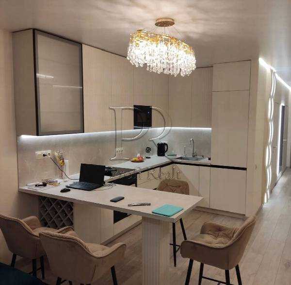 Продаж 2-кімнатної квартири 76 м², Причальна вул., 14