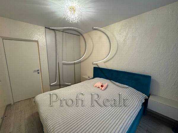 Продаж 2-кімнатної квартири 76 м², Причальна вул., 14