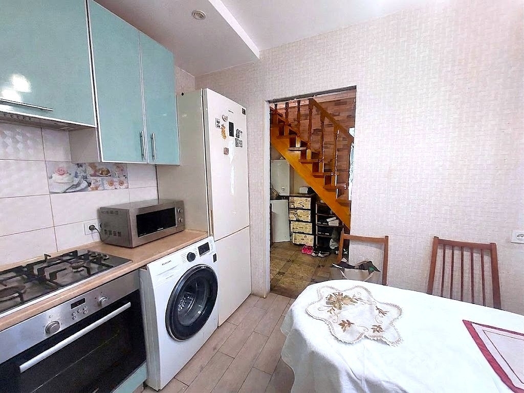 Продажа 3-комнатной квартиры 92 м², Майский 1-й пер.