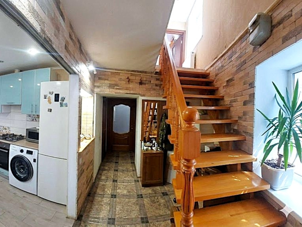 Продажа 3-комнатной квартиры 92 м², Майский 1-й пер.