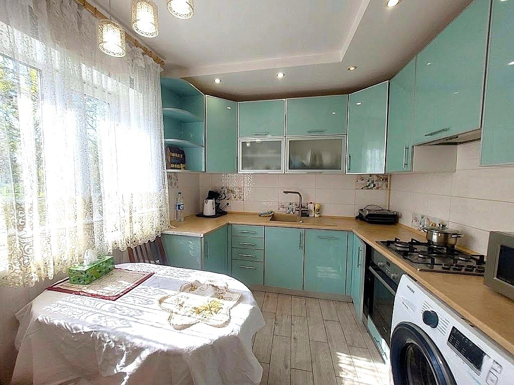 Продажа 3-комнатной квартиры 92 м², Майский 1-й пер.