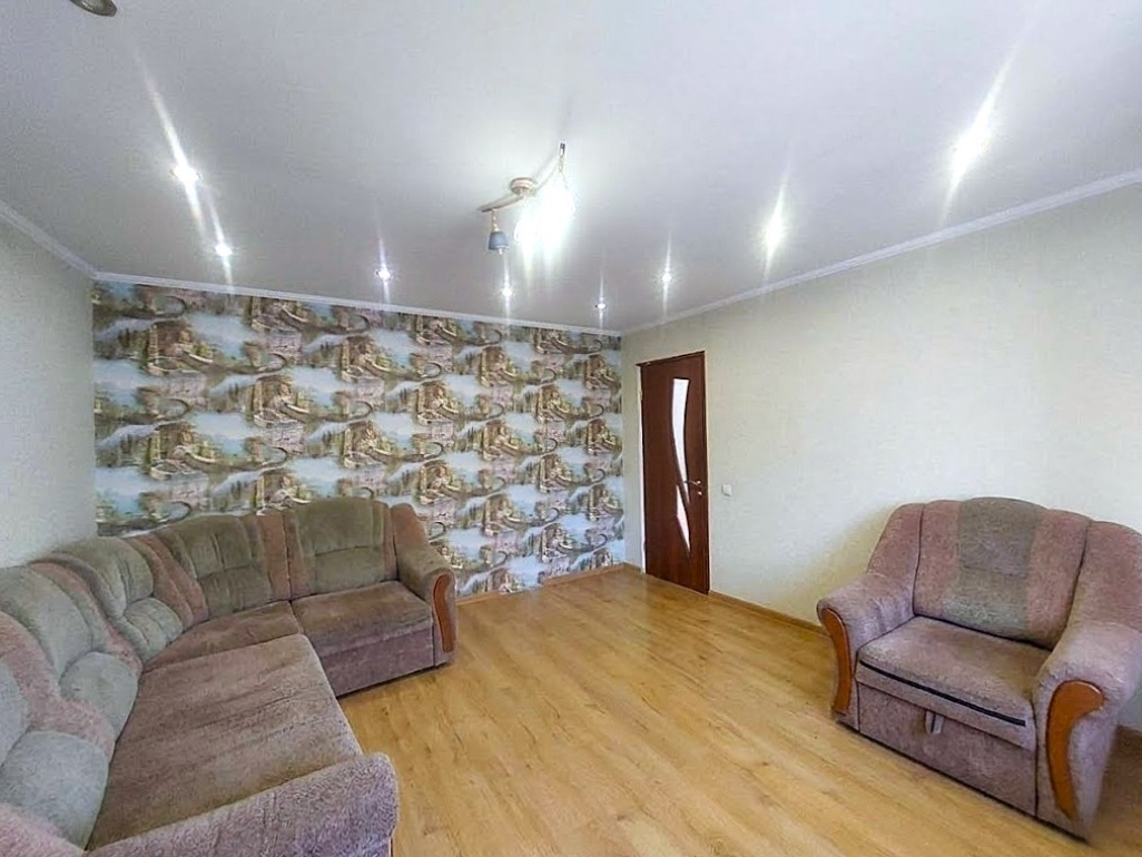 Продажа 3-комнатной квартиры 92 м², Майский 1-й пер.