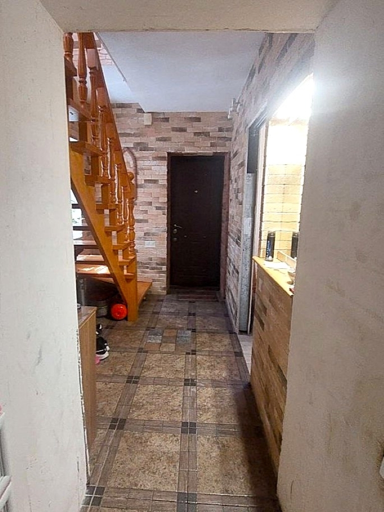 Продажа 3-комнатной квартиры 92 м², Майский 1-й пер.