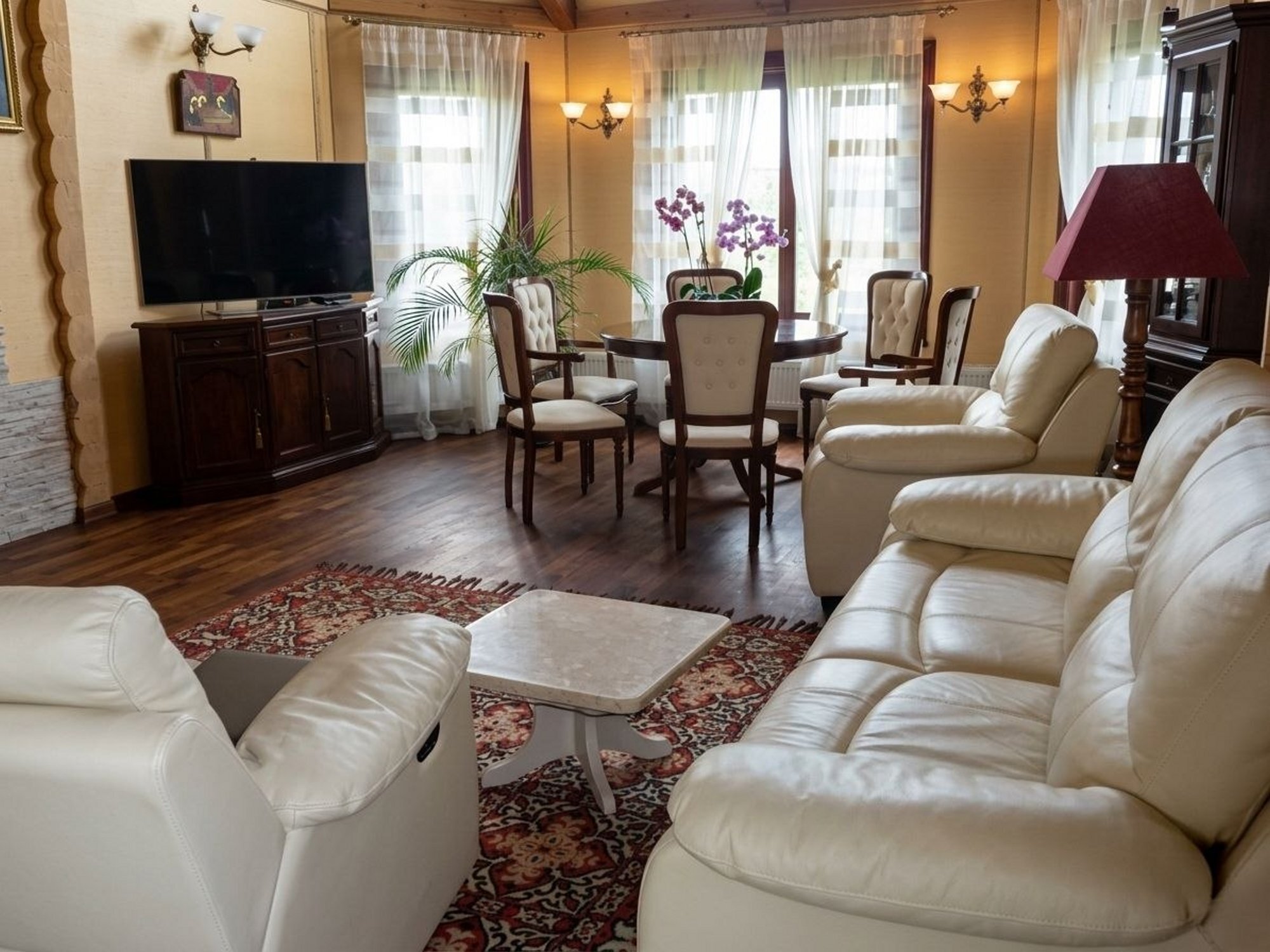 Продаж будинку 240 м²