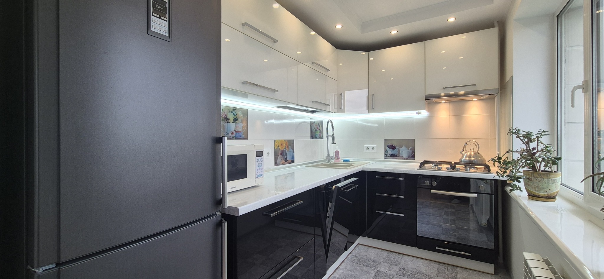 Аренда 3-комнатной квартиры 70 м², Кирилловская ул., 111