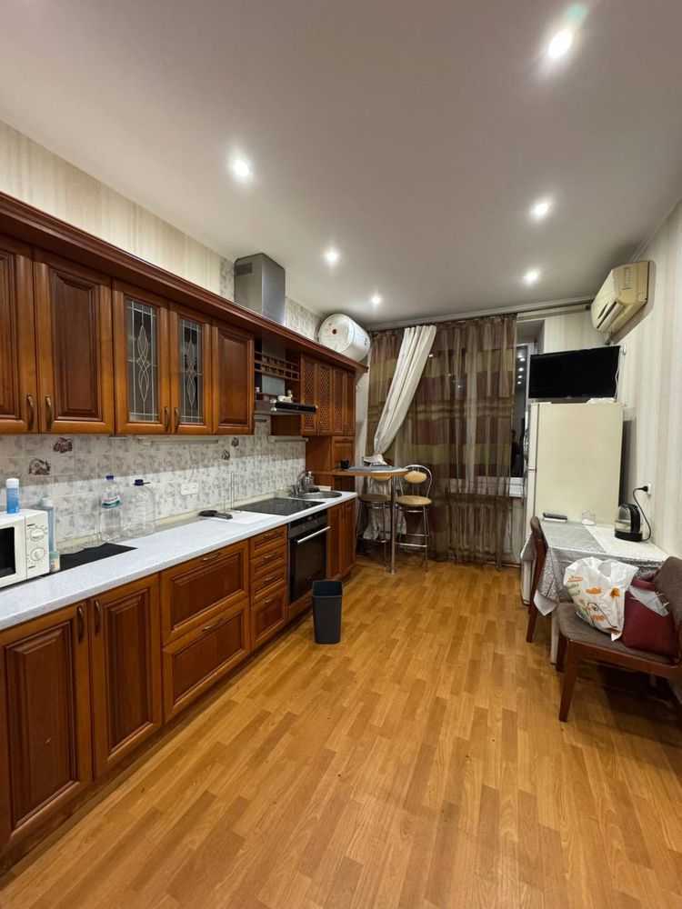 Аренда 1-комнатной квартиры 50 м², Сергея Нигояна просп.