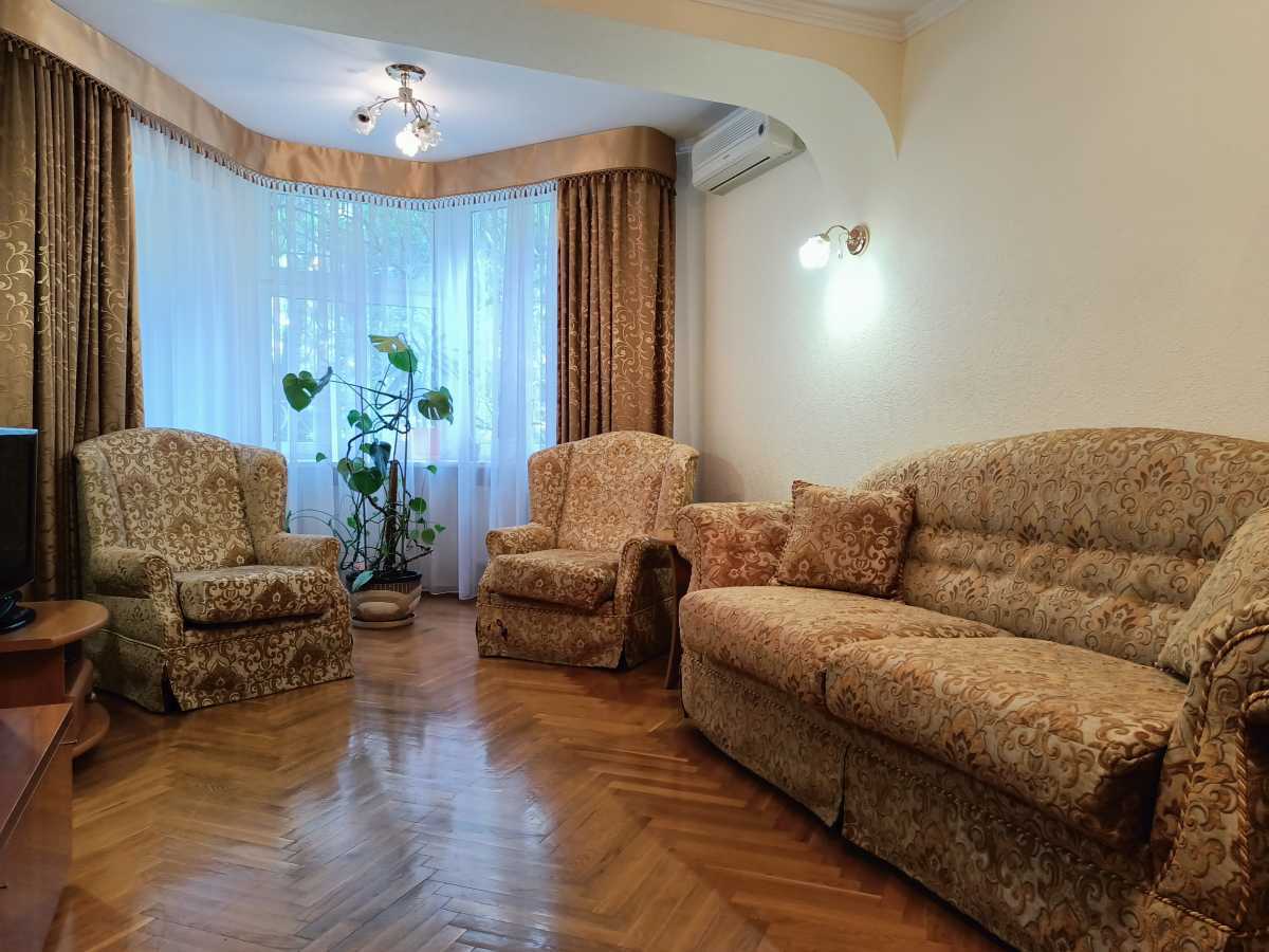 Оренда 4-кімнатної квартири 110 м², Тургенівська вул., 16