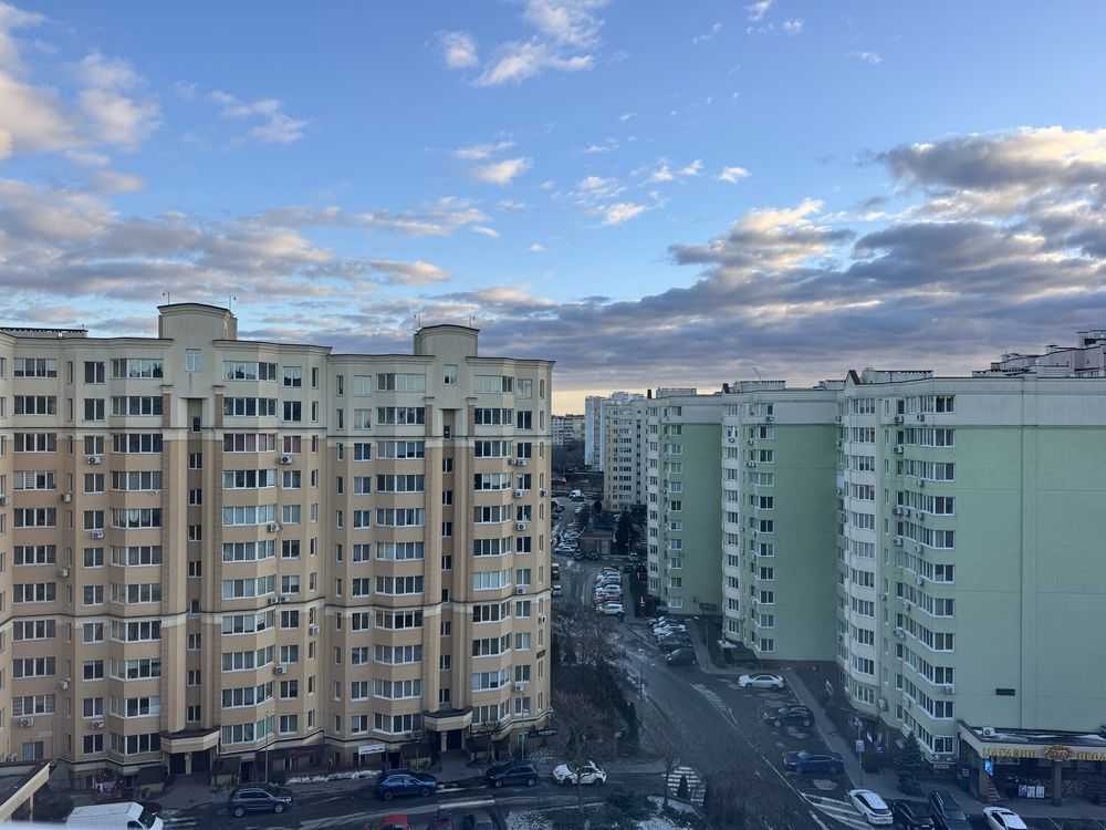 Продаж 1-кімнатної квартири 38 м², Молодіжна вул., 3